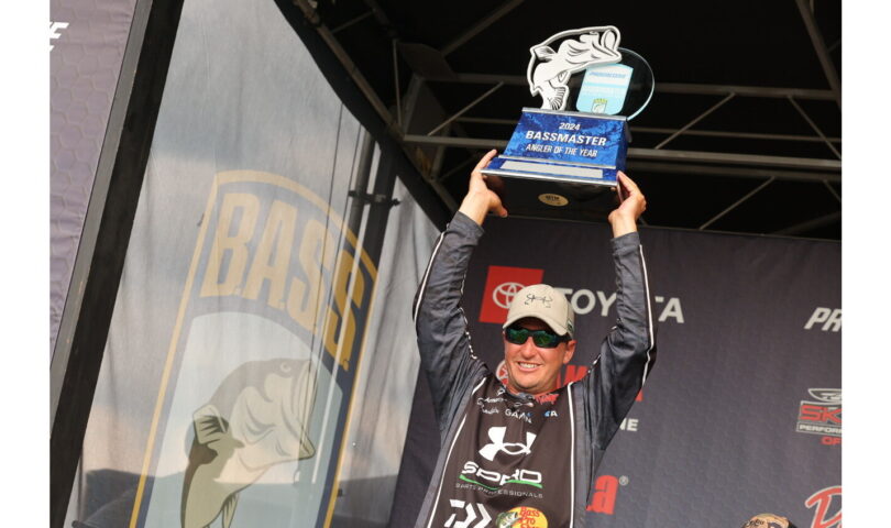 Johnston takes Progressive Bassmaster Angler of the Year title with big rally