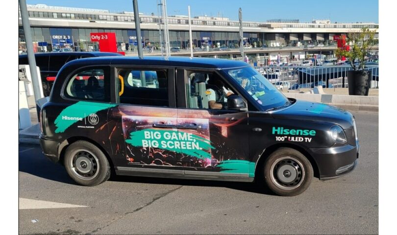 Hisense France świętuje obfitującą w sukcesy dekadę i promuje telewizory stucalowe w ramach kampanii „Big Game, Big Screen”