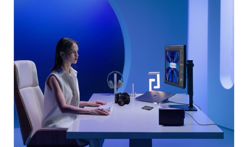 First Thunderbolt™ 4 ColorPro Track for Creators First Thunderbolt™ 4 ColorPro Track for Creators