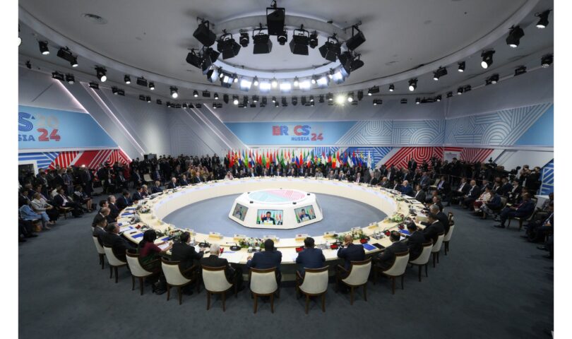 Les dirigeants des BRICS appellent à une action urgente contre la dégradation des terres à l’approche de la Conférence des Parties des Nations Unies au sujet de la dégradation des terres et la sécheresse, qui se tiendra à Riyad USA – Français USA – English USA – English APAC – English India – Hindi