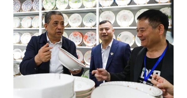 Overseas media representatives attend int’l sourcing conference, feel business environment in E. China’s Linyi