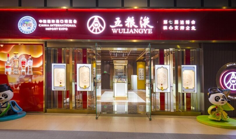 Siete años después, el fabricante chino de baijiu sigue brillando en la CIIE