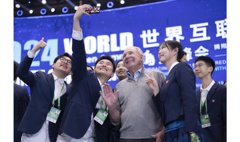 China set to narrow digital divide