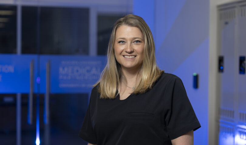 Clinic manager teaches the importance of nursing
